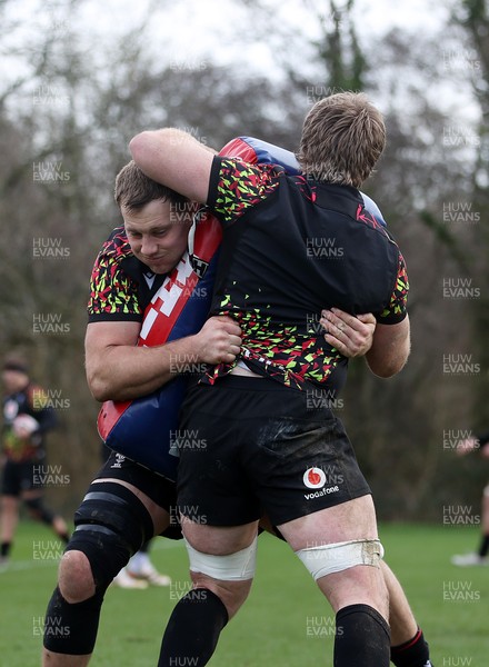 120226 - Wales Rugby Training - Ben Carter during training