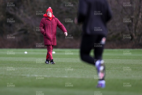120226 - Wales Rugby Training - Steve Tandy, Head Coach during training