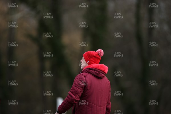 120226 - Wales Rugby Training - Steve Tandy, Head Coach during training