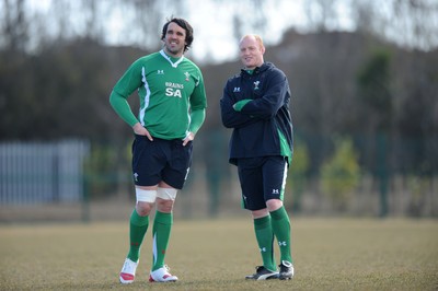 12.03.10 - Wales Rugby Training - Jonathan Thomas and Martyn Williams during training. 