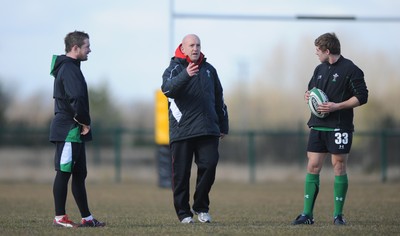 12.03.10 - Wales Rugby Training - Defence coach Shaun Edwards talks to Shane Williams and Leigh Halfpenny during training. 