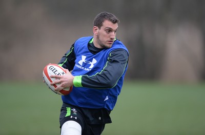 120315 - Wales Rugby Training -Sam Warburton during training