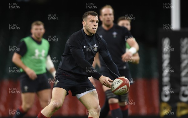 120319 - Wales Rugby Training - Gareth Davies during training