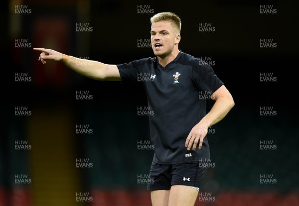 120319 - Wales Rugby Training - Gareth Anscombe during training