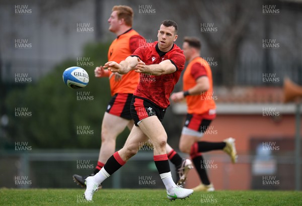 120321 - Wales Rugby Training - Gareth Davies during training