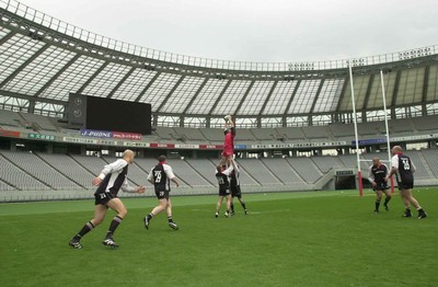 120601 - Wales Rugby Training - Line out practice at Tokyo Stadium venue for the game against the Pacific Barbarians on Wednesday