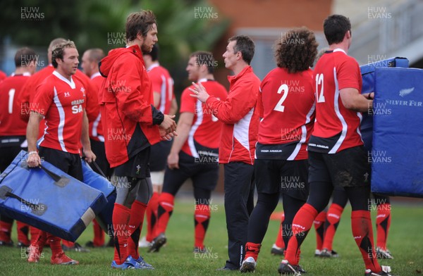 12.06.10 - Wales Rugby Training - Ryan Jones talks to Rob Howley during training. 