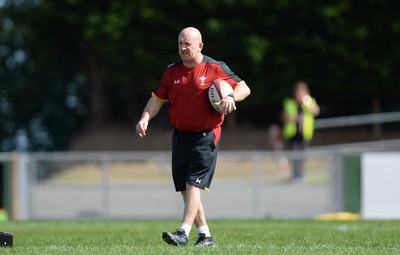 120815 - Wales Rugby Training -Shaun Edwards during training