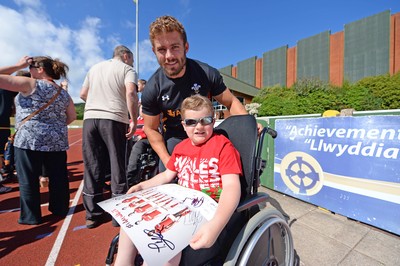 120815 - Wales Rugby Training -Leigh Halfpenny meets fans during training