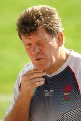 12.09.07 - Wales Rugby World Cup Training - Wales Coach, Gareth Jenkins during training 