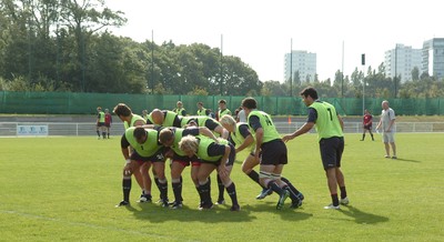 12.09.07 - Wales Rugby World Cup Training - The Welsh team go through some moves during training 