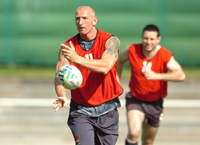 12.09.07 - Wales Rugby World Cup Training - Gareth Thomas and Stephen Jones(r) in action during training 