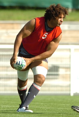 12.09.07 - Wales Rugby World Cup Training - Colin Charvis in action during training 