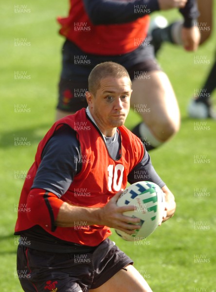 12.09.07 - Wales Rugby World Cup Training - Shane Williams in action during training 
