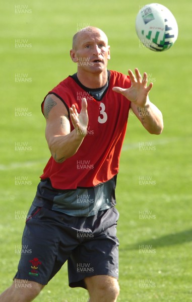 12.09.07 - Wales Rugby World Cup Training - Gareth Thomas in action during training 