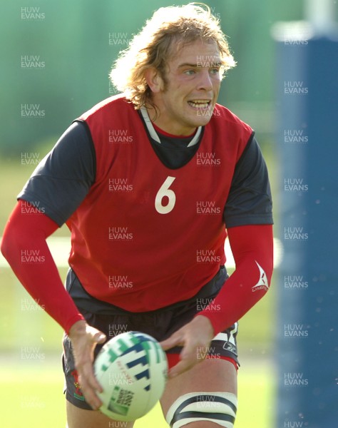 12.09.07 - Wales Rugby World Cup Training - Alun Wyn Jones in action during training 