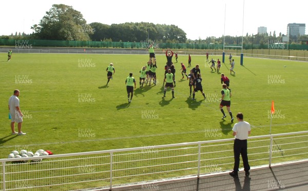 12.09.07 - Wales Rugby World Cup Training - The Welsh team go through some moves during training 