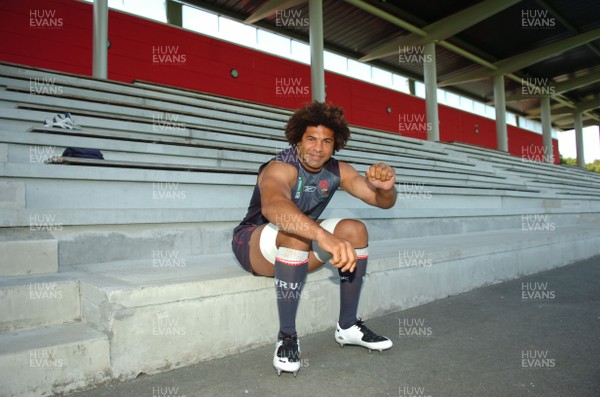 12.09.07 - Wales Rugby World Cup Training - Colin Charvis prepares for training 