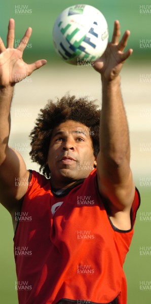 12.09.07 - Wales Rugby World Cup Training - Colin Charvis wins line-out ball during training 