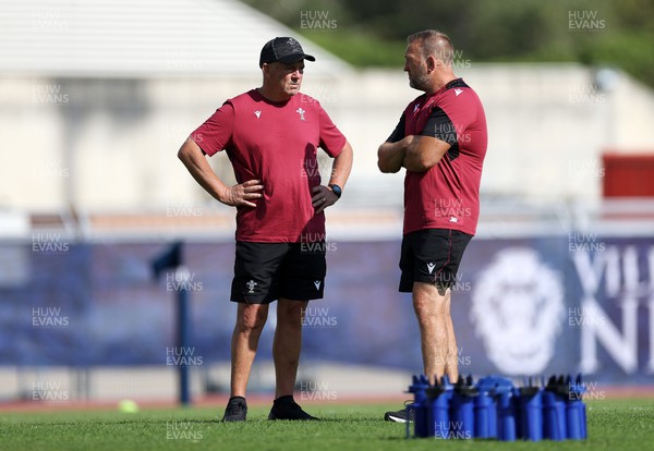 120923 - Wales Rugby Training in Nice, ahead of their second Rugby World Cup game against Portugal - Head Coach Warren Gatland and Forwards Coach Jonathan Humphreys during training