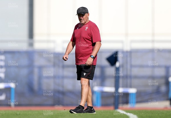 120923 - Wales Rugby Training in Nice, ahead of their second Rugby World Cup game against Portugal - Head Coach Warren Gatland during training