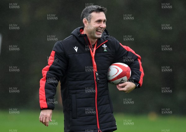 121020 - Wales Rugby Training - Stephen Jones during training