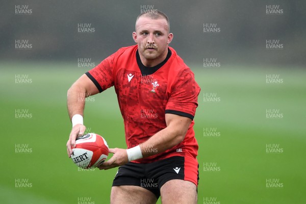 121020 - Wales Rugby Training - Dillon Lewis during training
