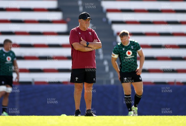 121023 - Wales Rugby Training at Stade Mayol ahead of their quarter final game against Argentina - Head Coach Warren Gatland during training