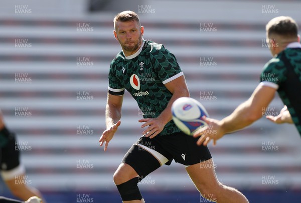 121023 - Wales Rugby Training at Stade Mayol ahead of their quarter final game against Argentina - Dan Biggar during training