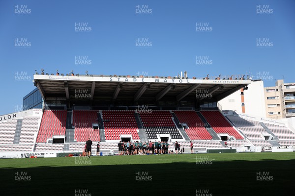 121023 - Wales Rugby Training at Stade Mayol ahead of their quarter final game against Argentina - Huddle