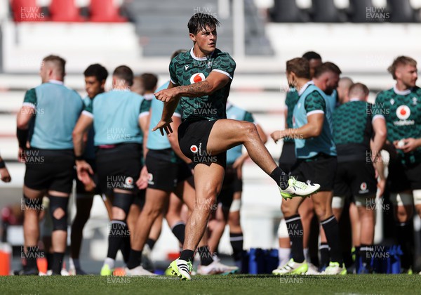 121023 - Wales Rugby Training at Stade Mayol ahead of their quarter final game against Argentina - Louis Rees-Zammit during training