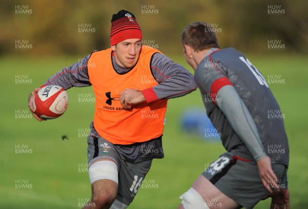 121113 - Wales Rugby Training -Justin Tipuric during training