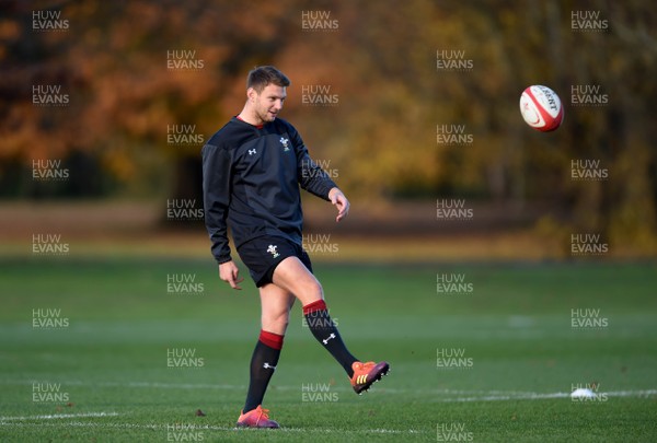 121118 - Wales Rugby Training - Dan Biggar during training