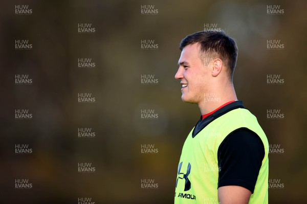 121118 - Wales Rugby Training - Jarrod Evans during training