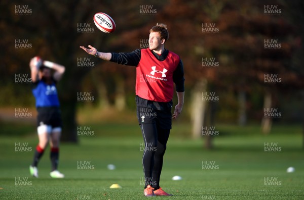 121118 - Wales Rugby Training - Rhys Patchell during training