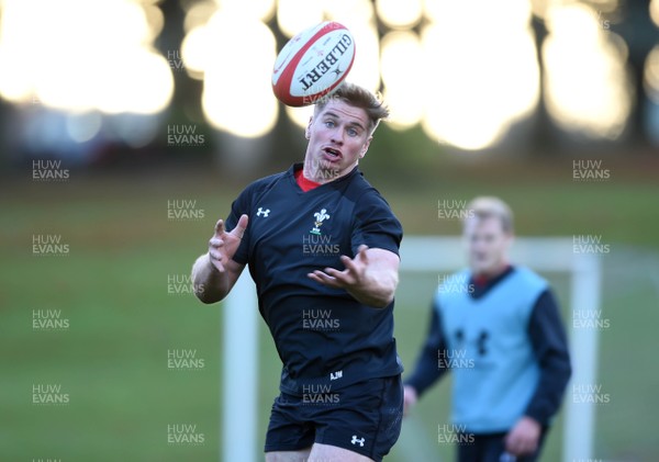 121118 - Wales Rugby Training - Aaron Wainwright during training