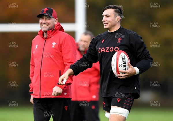121121 - Wales Rugby Training - Wayne Pivac and Taine Basham during training