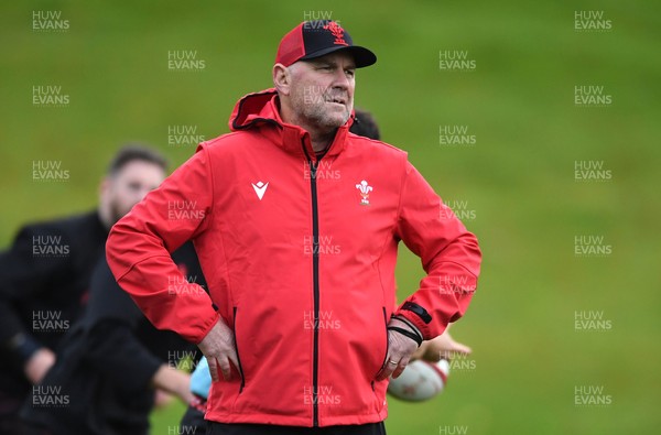 121121 - Wales Rugby Training - Wayne Pivac during training