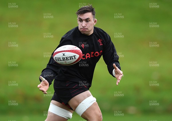 121121 - Wales Rugby Training - Taine Basham during training