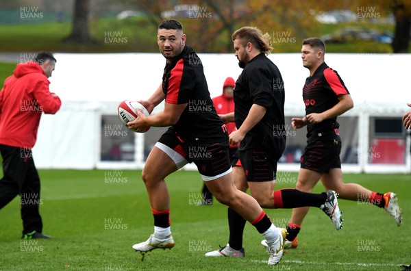 121121 - Wales Rugby Training - Gareth Thomas during training