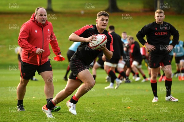 121121 - Wales Rugby Training - Callum Sheedy during training