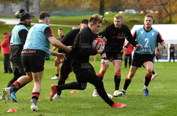 121121 - Wales Rugby Training - Nick Tompkins during training