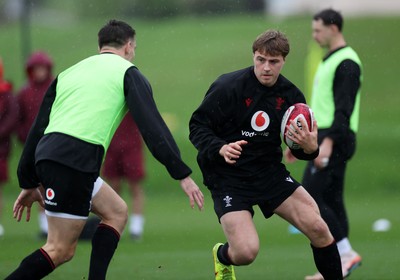 121125 - Wales Rugby Training in the week leading up to their game against Japan - Jacob Beetham during training
