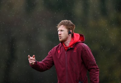 121125 - Wales Rugby Training in the week leading up to their game against Japan - Rhys Patchell, Kicking Coach during training