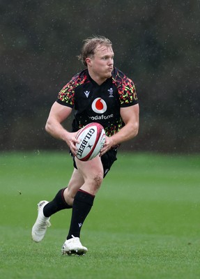 121125 - Wales Rugby Training in the week leading up to their game against Japan - Blair Murray during training