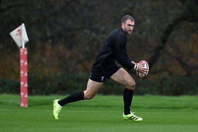 121125 - Wales Rugby Training in the week leading up to their game against Japan - Max Llewellyn during training