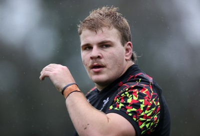 121125 - Wales Rugby Training in the week leading up to their game against Japan - Archie Griffin during training