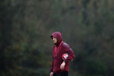 121125 - Wales Rugby Training in the week leading up to their game against Japan - Rhys Patchell, Kicking Coach during training