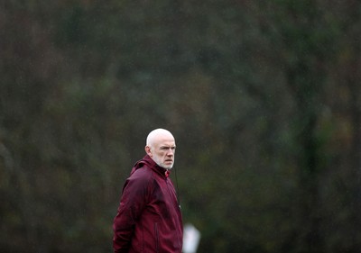 121125 - Wales Rugby Training in the week leading up to their game against Japan - Steve Tandy, Head Coach during training