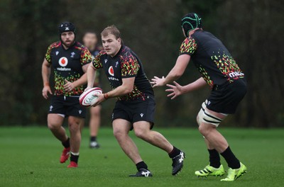 121125 - Wales Rugby Training in the week leading up to their game against Japan - Archie Griffin during training